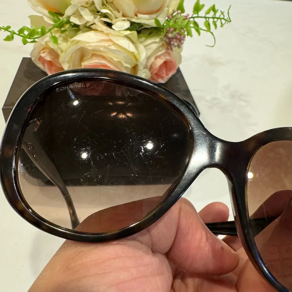 Authentic CHANEL sunglasses with case - Picture 3 of 13